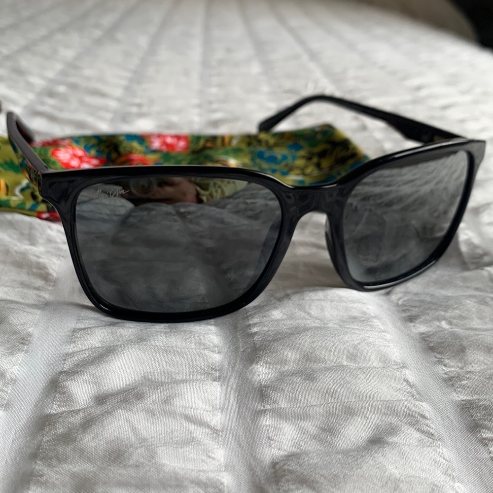 Black Maui Jim Wild Coast Sunglasses MJ-756-02H with Case